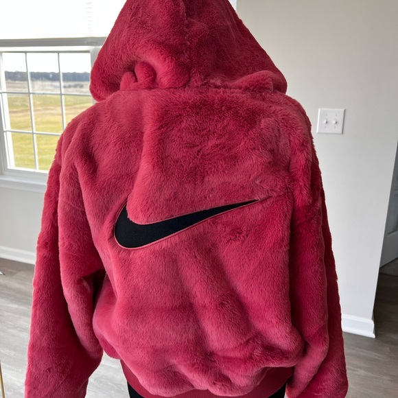 NWT Nike oversized fit faux fur (pink) - Picture 2 of 4